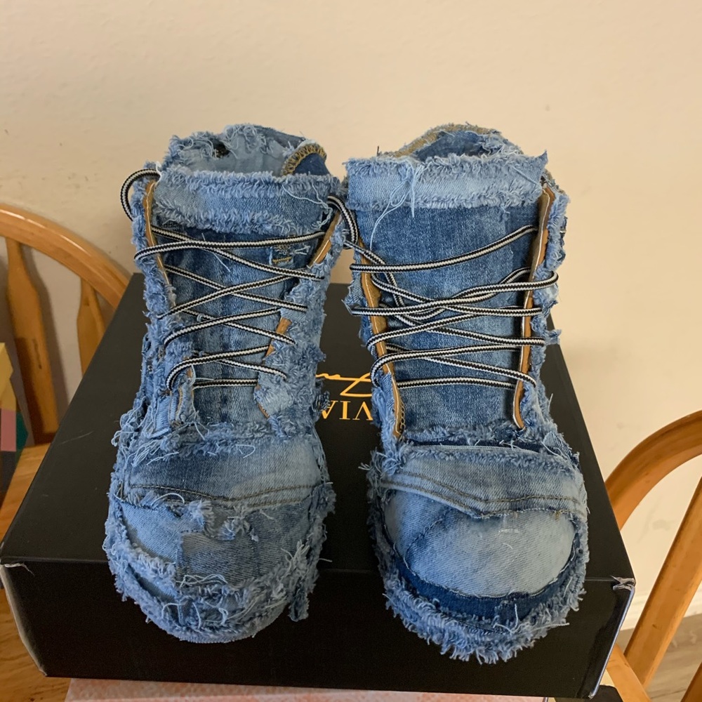 Boots - Picture 3 of 4